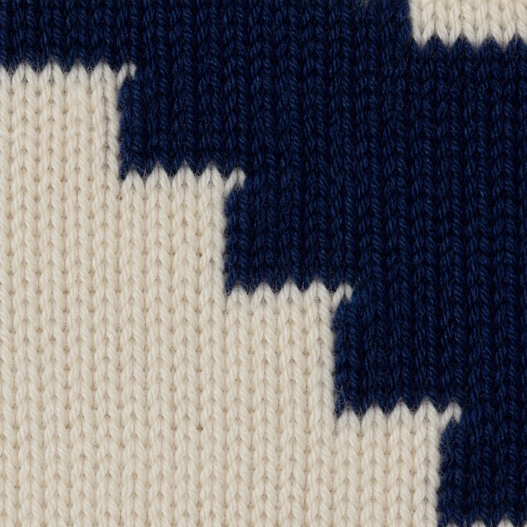 7GG Intarsia knit stitch close-up